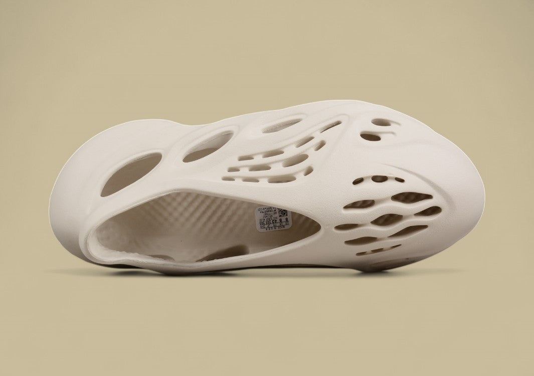 Adidas Originals Yeezy Foam Runner Sand Hole Slip-Ons
