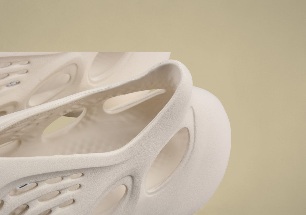 Adidas Originals Yeezy Foam Runner Sand Hole Slip-Ons