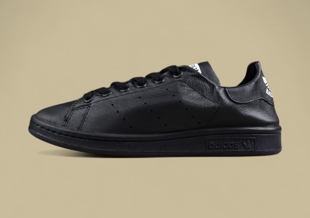 Adidas Stan Smith in Triple Black Leather
