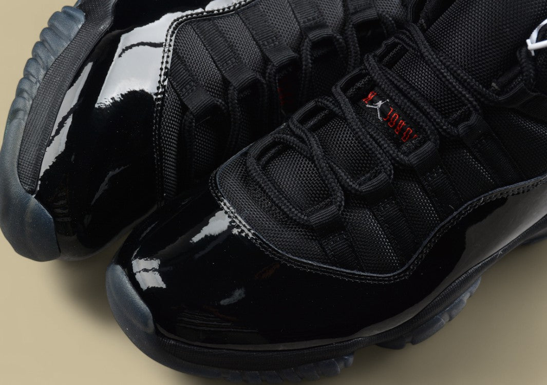 Air Jordan 11 Retro Black White "Cap and Gown"-Style