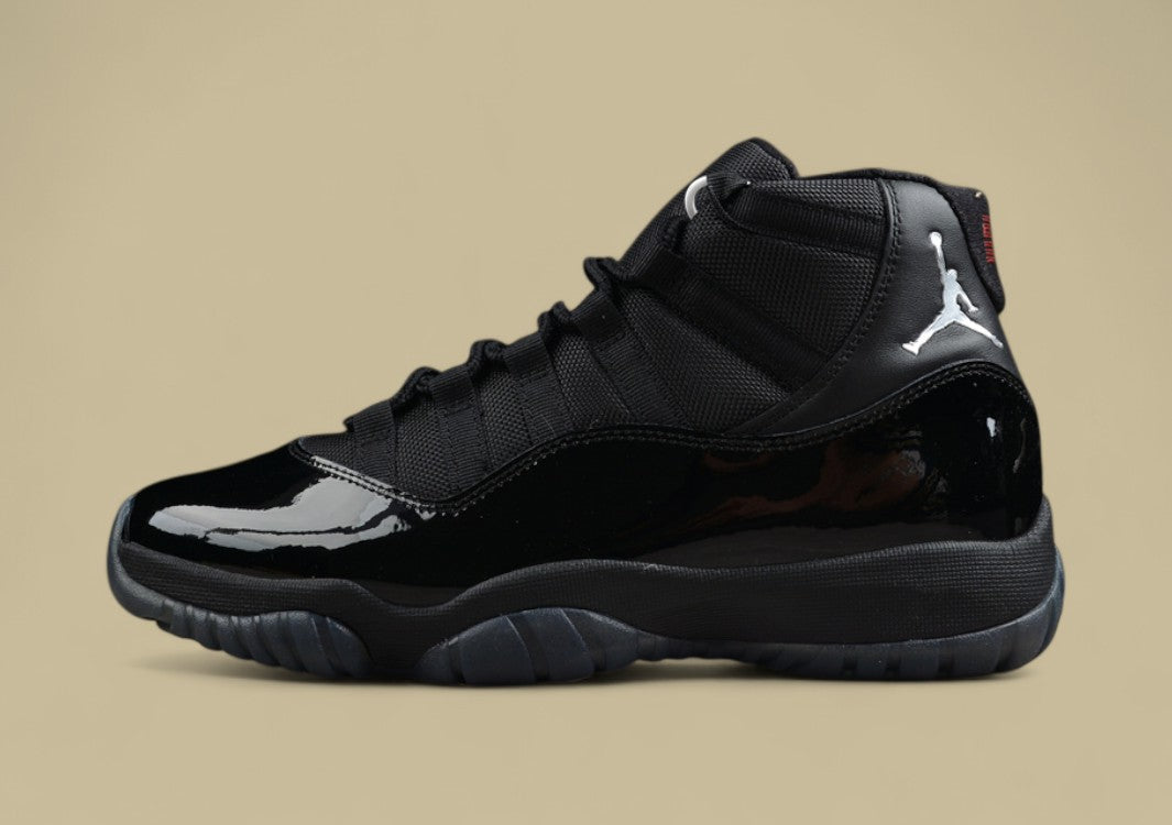 Air Jordan 11 Retro Black White "Cap and Gown"-Style