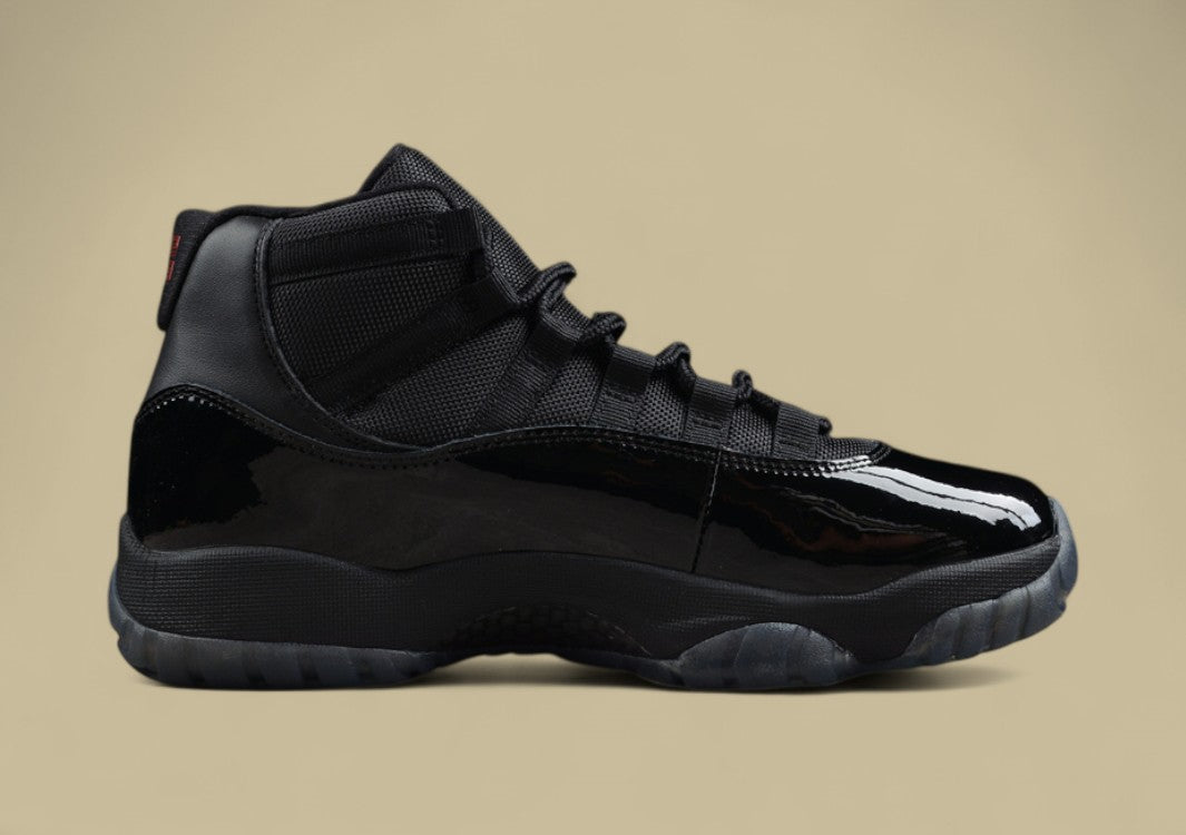 Air Jordan 11 Retro Black White "Cap and Gown"-Style
