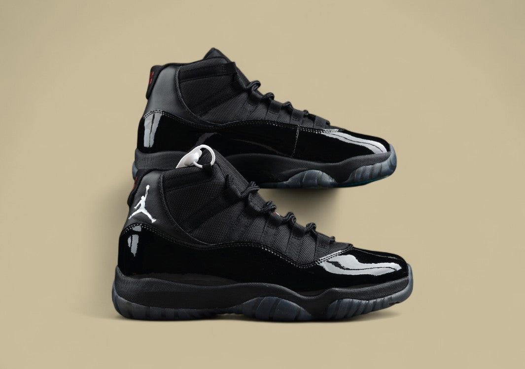 Air Jordan 11 Retro Black White "Cap and Gown"-Style