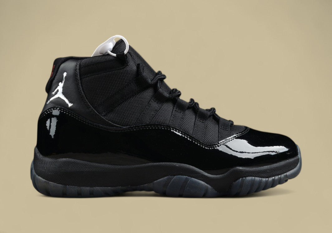 Air Jordan 11 Retro Black White "Cap and Gown"-Style