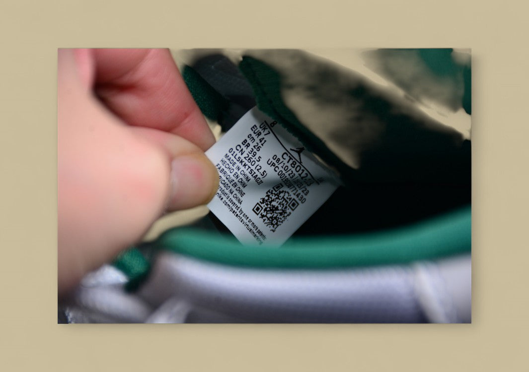 Air Jordan 11 Retro "White And Green"