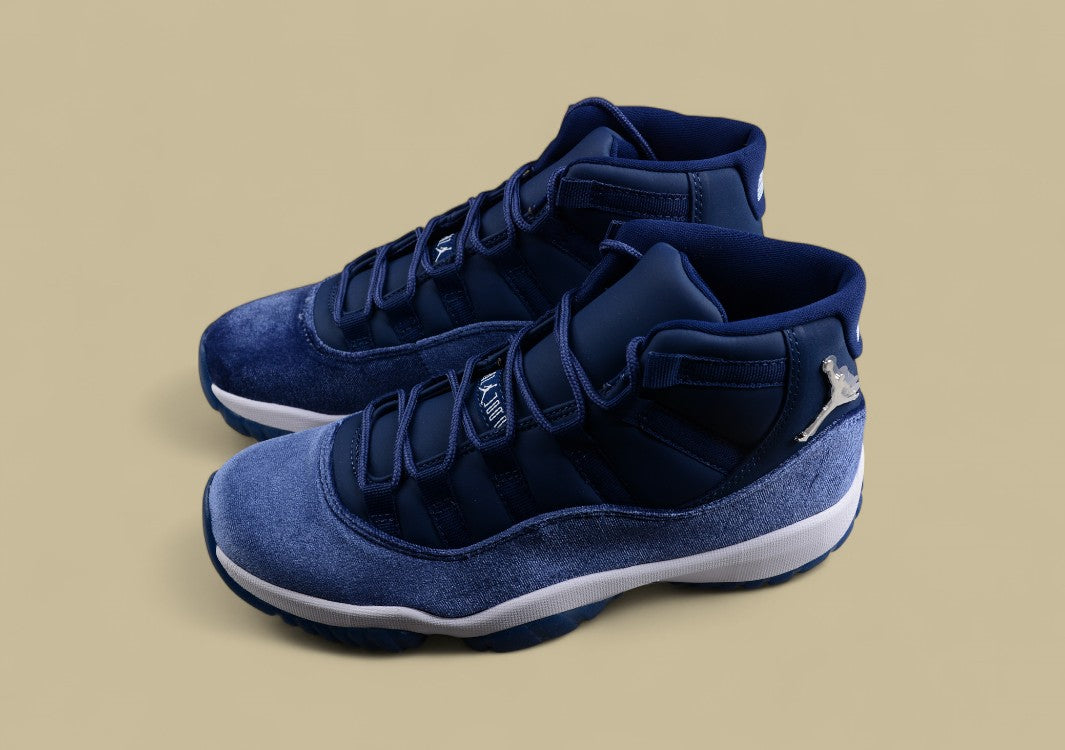 Air Jordan 11 Velvet "Midnight Navy"