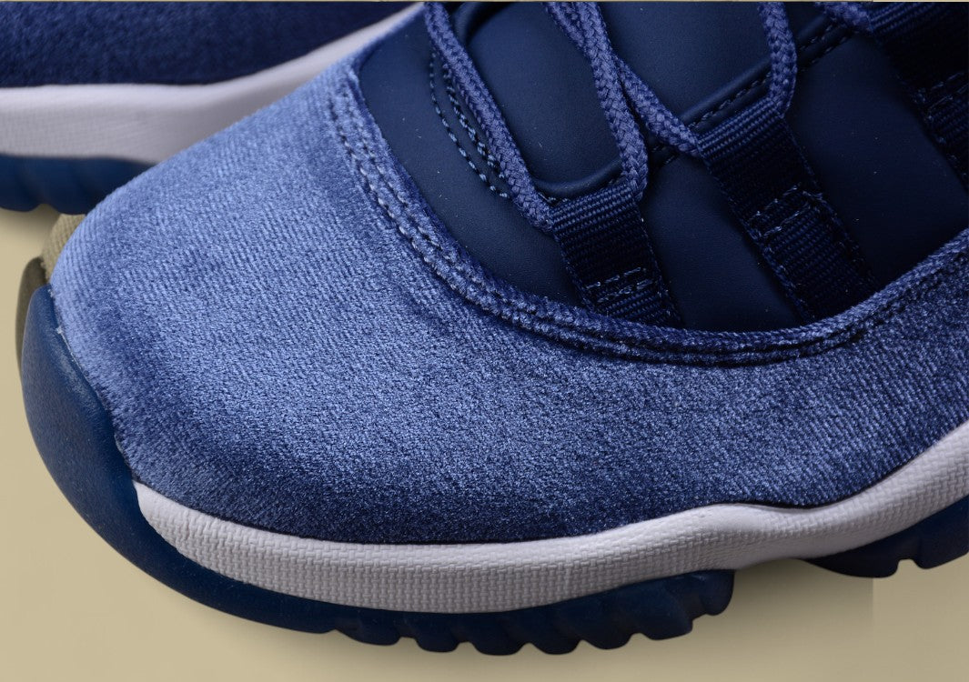 Air Jordan 11 Velvet "Midnight Navy"