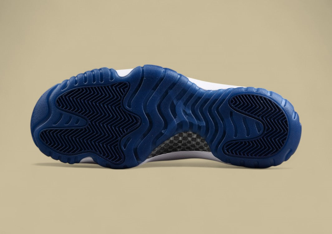 Air Jordan 11 Velvet "Midnight Navy"