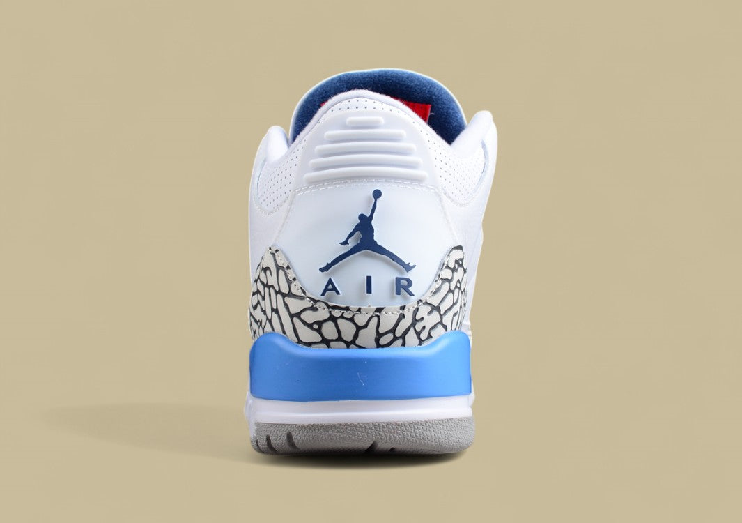 Air Jordan 3 UNC