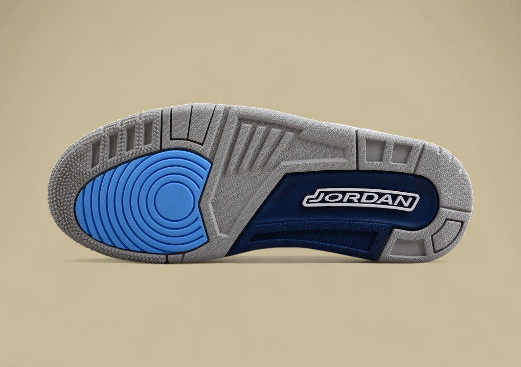Air Jordan 3 UNC