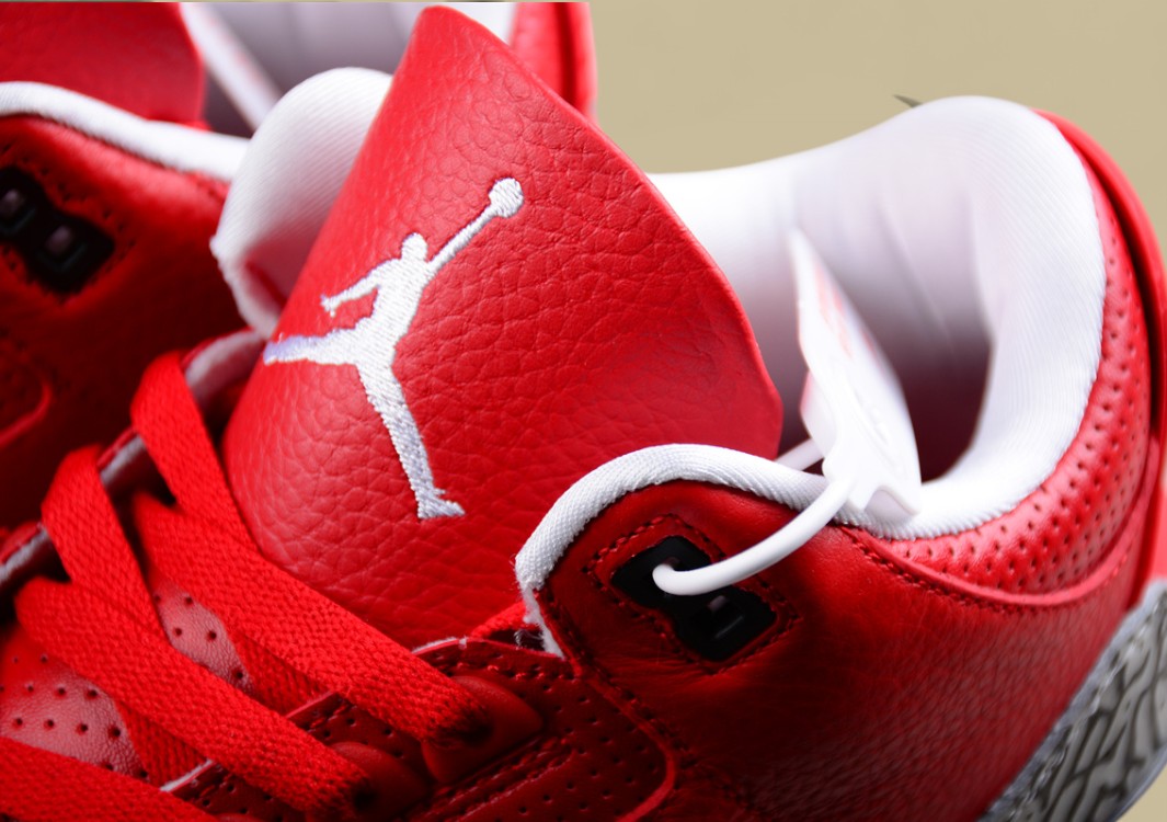 Air Jordan 3“Varsity Red”