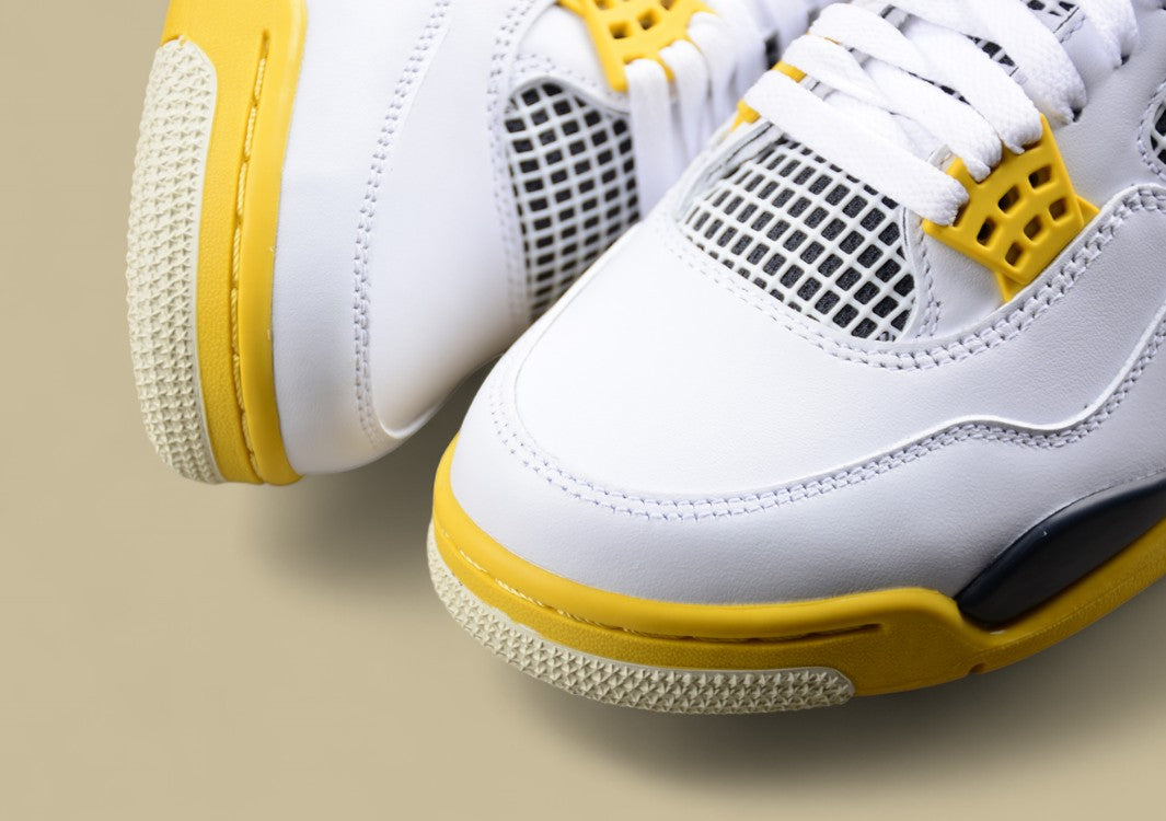 Air Jordan 4 Retro "Vivid Sulfur"