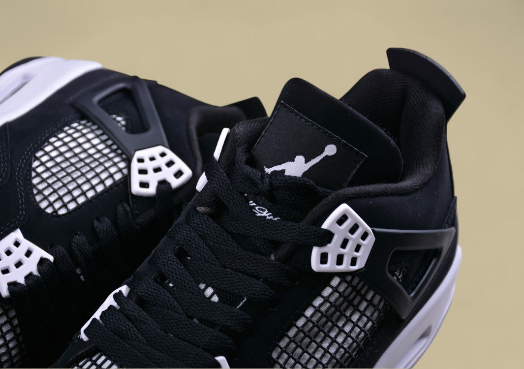 Air Jordan 4 Retro "White Thunder"