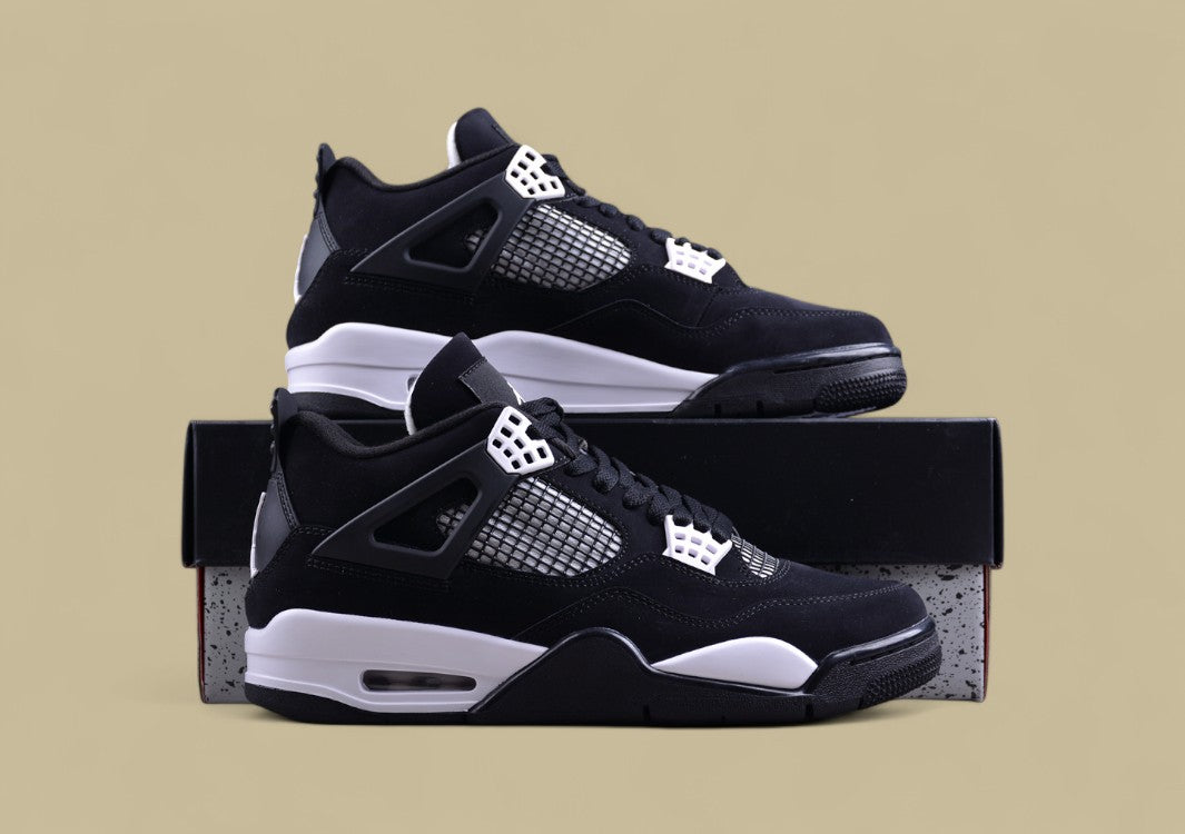 Air Jordan 4 Retro "White Thunder"