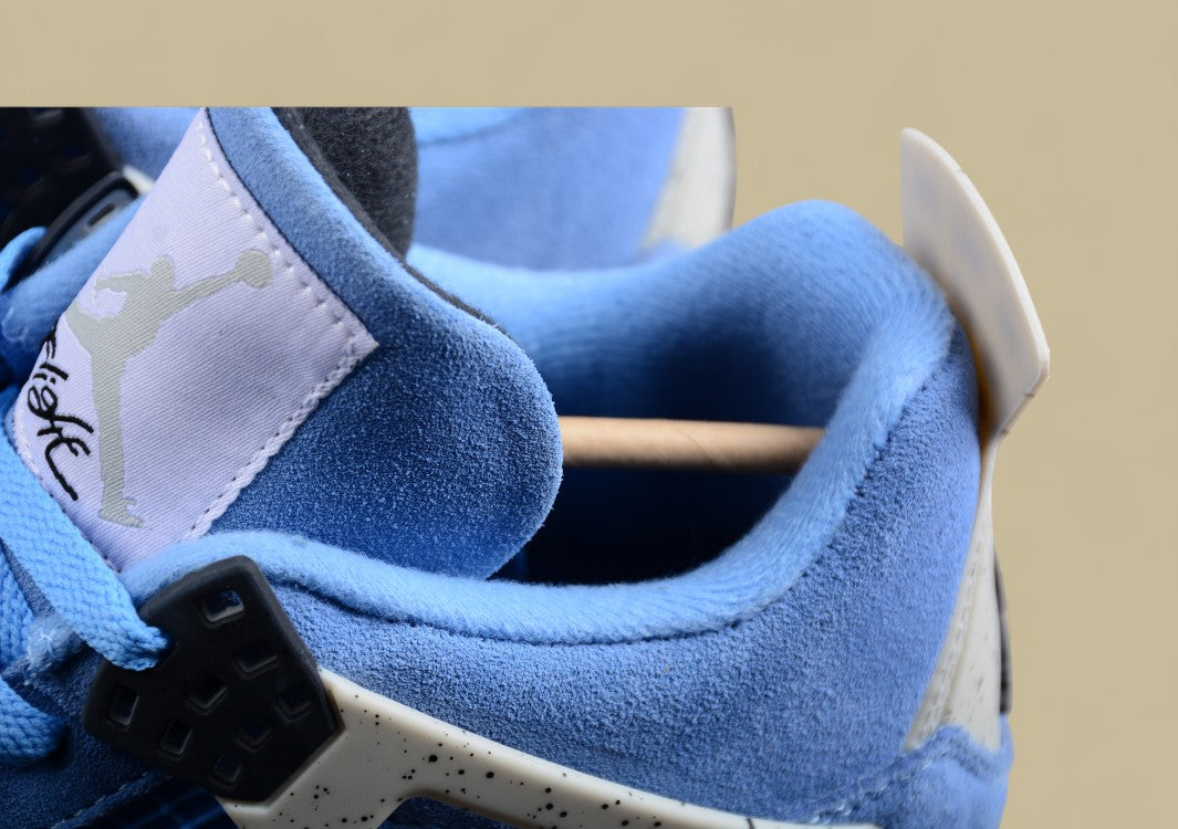 Air Jordan 4 SE "University Blue"