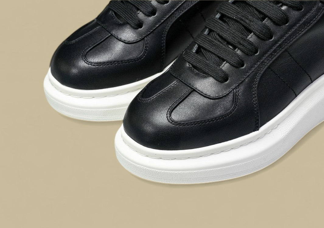 Alexander Mcqueen 24 Autumn And Winter Lovers Wide Sneakers Black/white