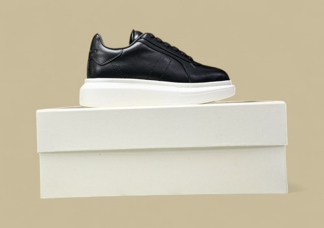 Alexander Mcqueen 24 Autumn And Winter Lovers Wide Sneakers Black/white