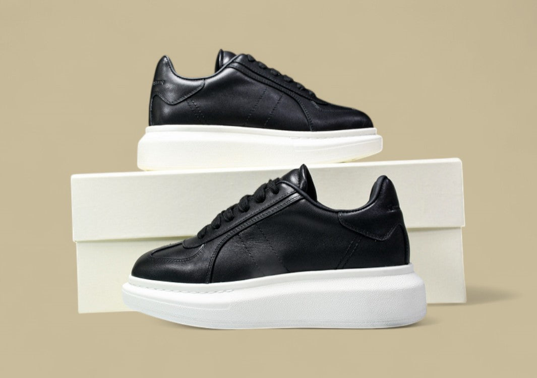 Alexander Mcqueen 24 Autumn And Winter Lovers Wide Sneakers Black/white