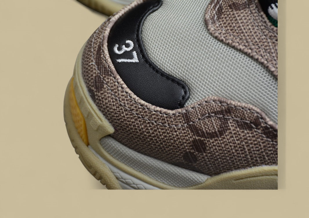 Balenciaga Paris Joint Model Triple S Fashionable Breathable Dad Shoes Khaki Brown