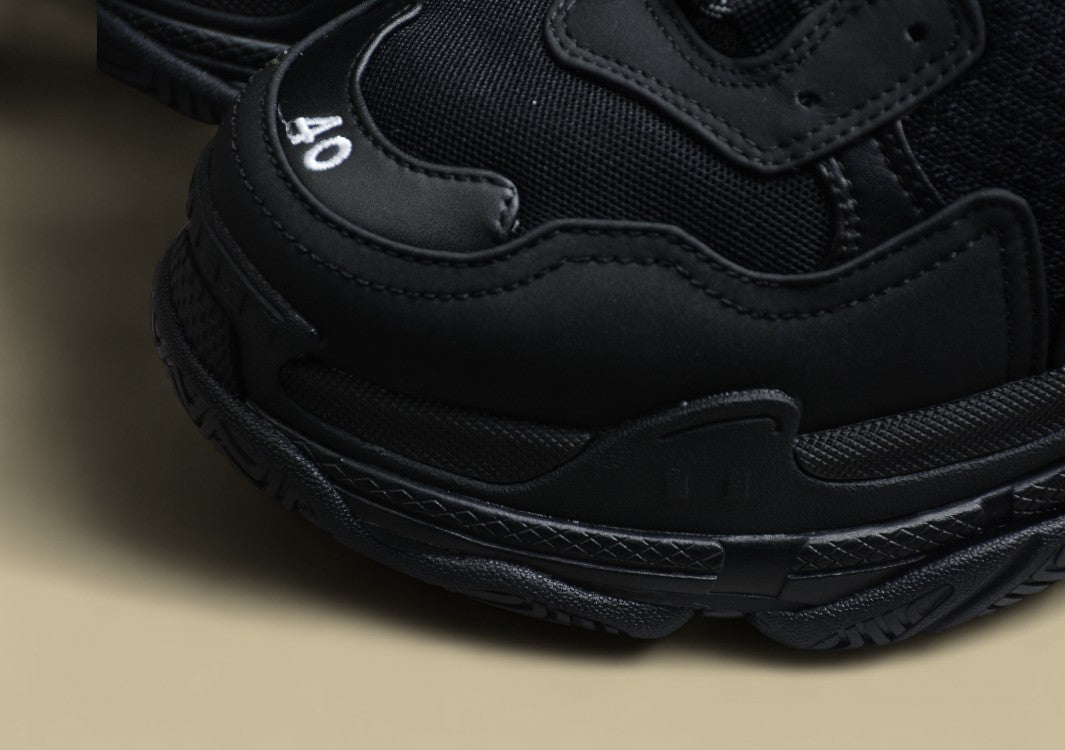 Balenciaga R42 Plus Velvet Retro Dad Shoes Black