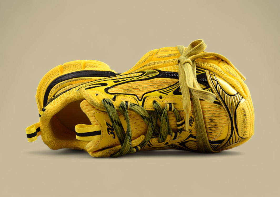 Balenciaga Runner Sneaker in Yellow & Black