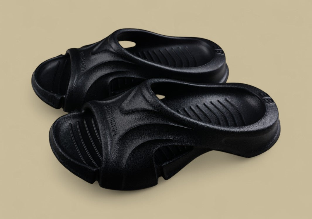Balenciaga Foam Slide in Black