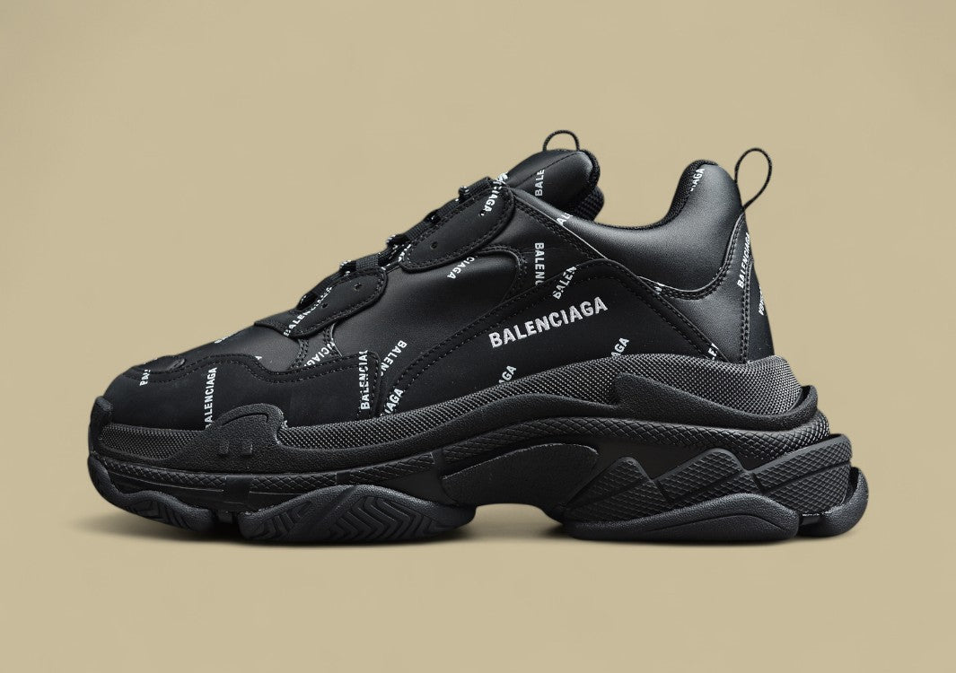 Balenciaga Triple S Black All Over Logo Leder-Luxus In Schwarzer Totaloptik