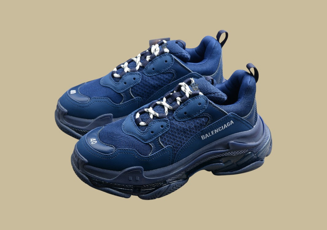 Balenciaga Triple S Dunkelbla Tiefe Töne massiver Stil