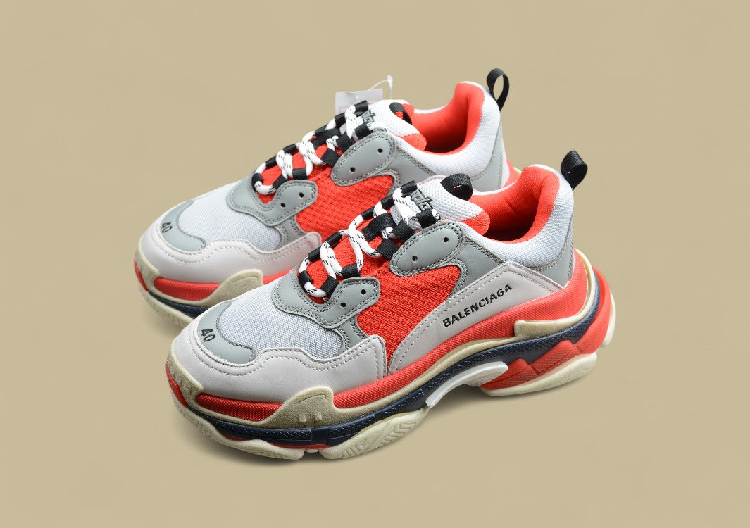 Balenciaga Triple S Multi Red Grey Retro-Vibes Mit Modernem Colorblocking