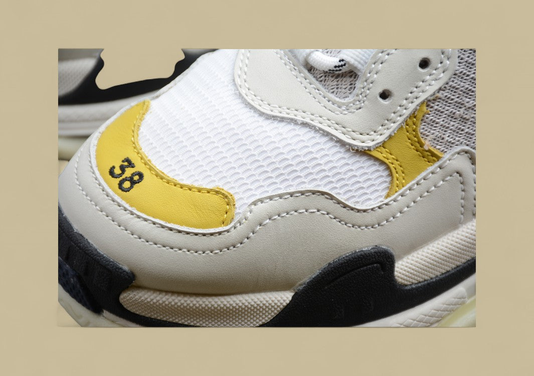 Balenciaga Triple S Replik In Gedeckten Naturtönen