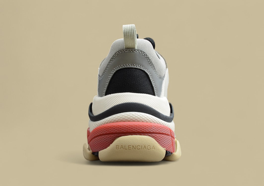 Balenciaga Triple S Replik In Silber-Beige Mit Schwarzem