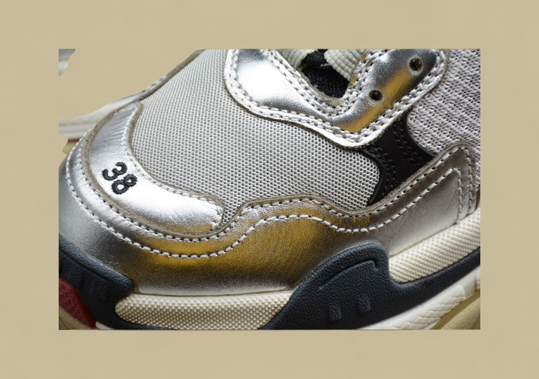 Balenciaga Triple S Replik In Silber-Beige Mit Schwarzem