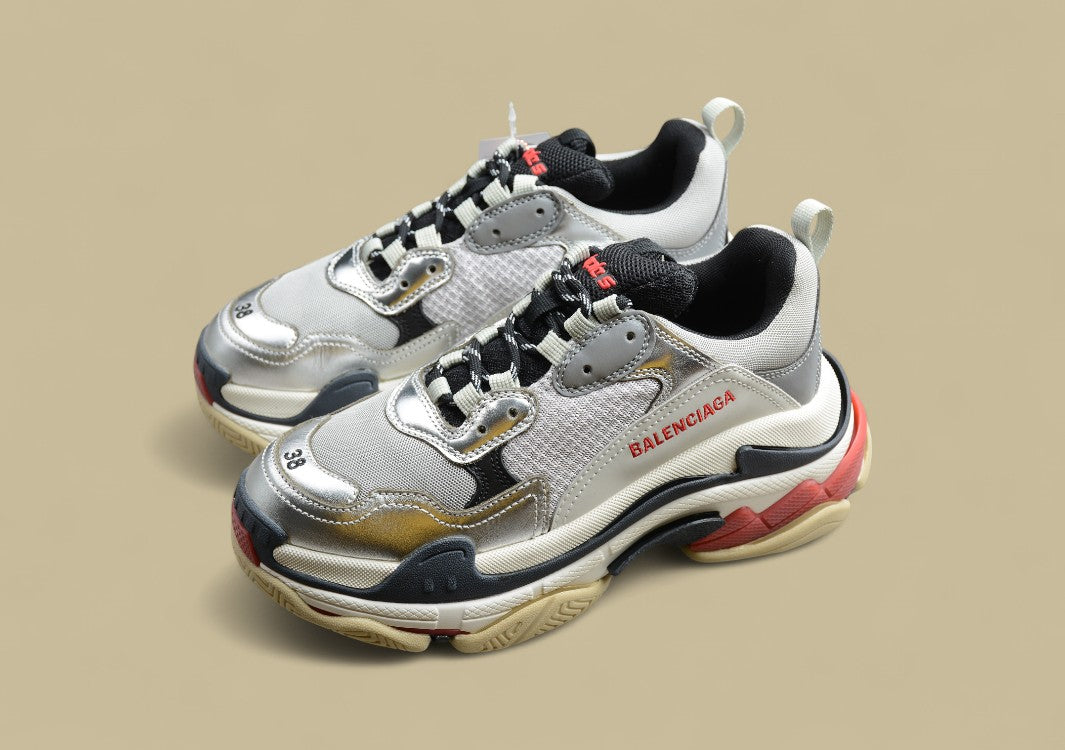 Balenciaga Triple S Replik In Silber-Beige Mit Schwarzem
