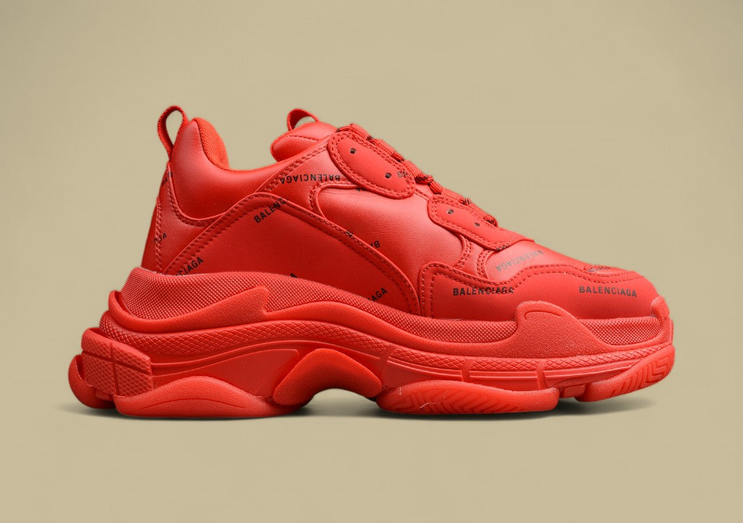 Balenciaga Triple S Rot mit Schwarzem Logo Kraftvolle Farbe