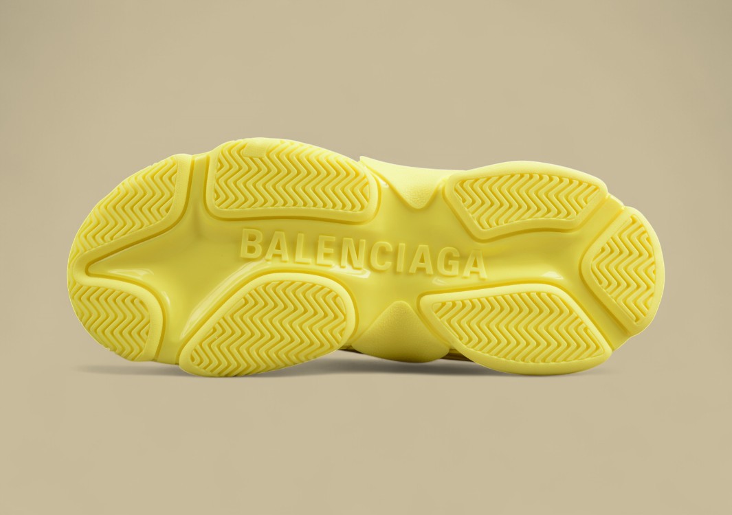 Balenciaga Triple S Sneaker in der "Parisian Family" Retro Dad Shoe Edition