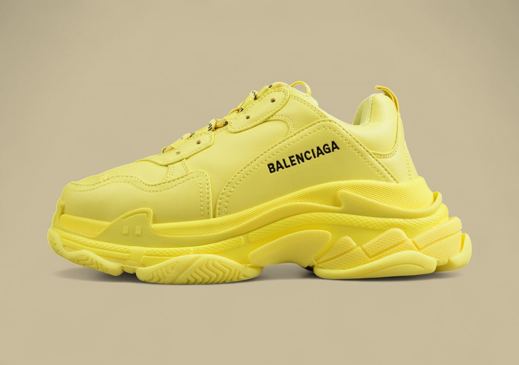 Balenciaga Triple S Sneaker in der "Parisian Family" Retro Dad Shoe Edition