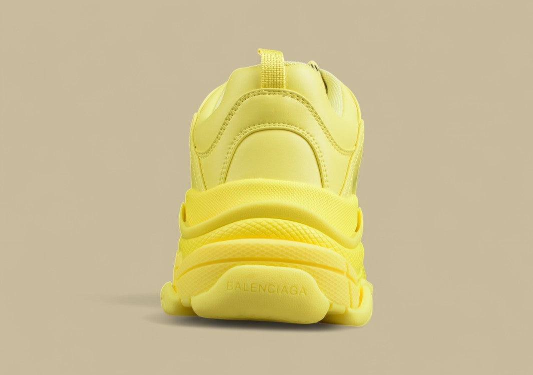 Balenciaga Triple S Sneaker in der "Parisian Family" Retro Dad Shoe Edition