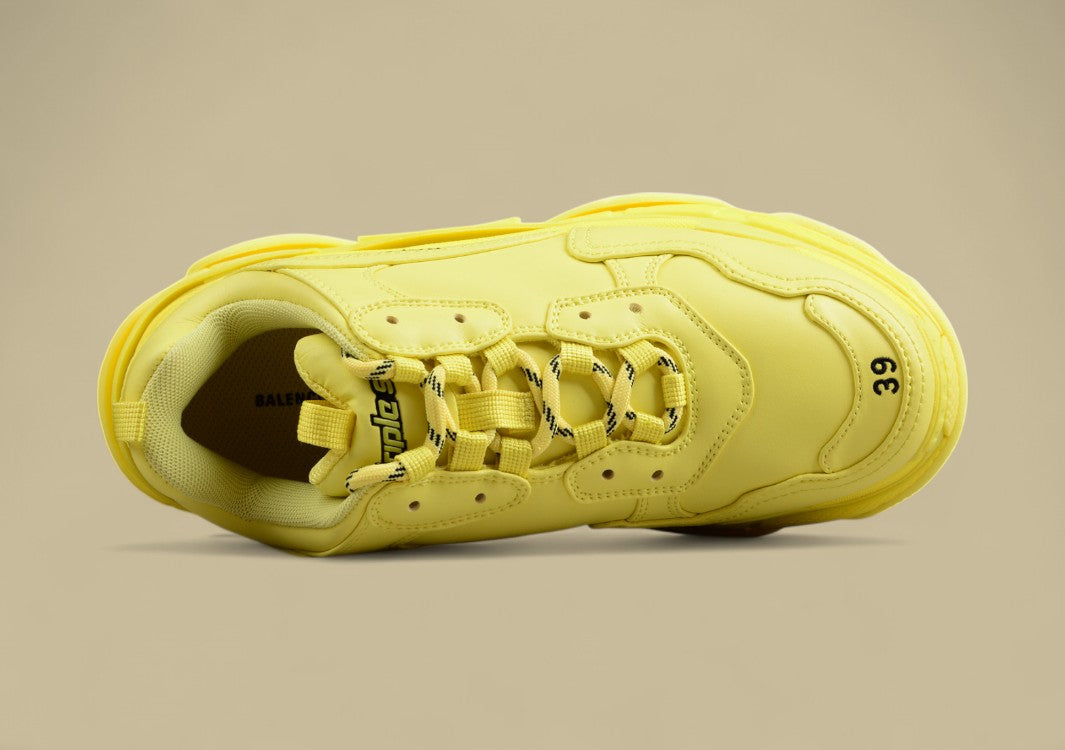 Balenciaga Triple S Sneaker in der "Parisian Family" Retro Dad Shoe Edition