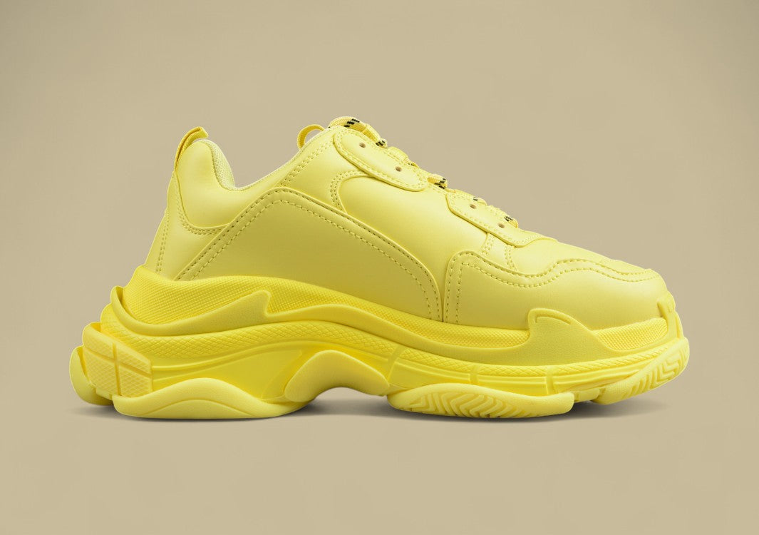 Balenciaga Triple S Sneaker in der "Parisian Family" Retro Dad Shoe Edition