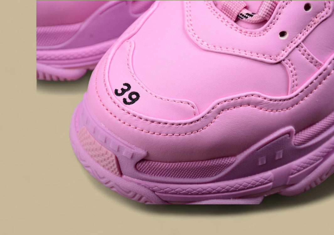 Balenciaga Triple S Sneaker in der "Parisian Family" Retro Dad Shoe