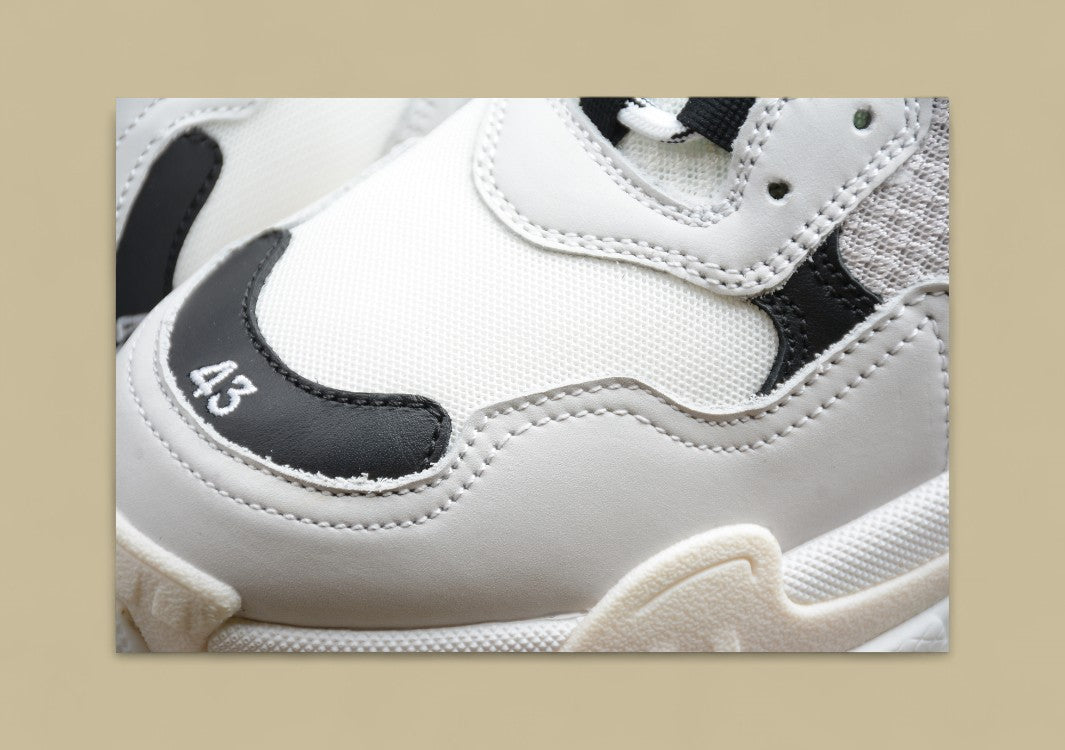 Balenciaga Triple S Weiß Schwarz Klassischer Kontrast Chunky-Look