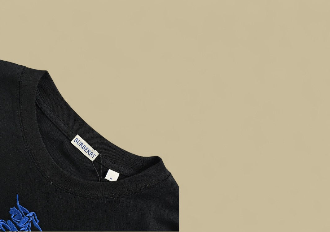 Burberry 24SS Chest Small Embroidery Knight Warhorse Logo T-Shirt – Black with Blue Detail