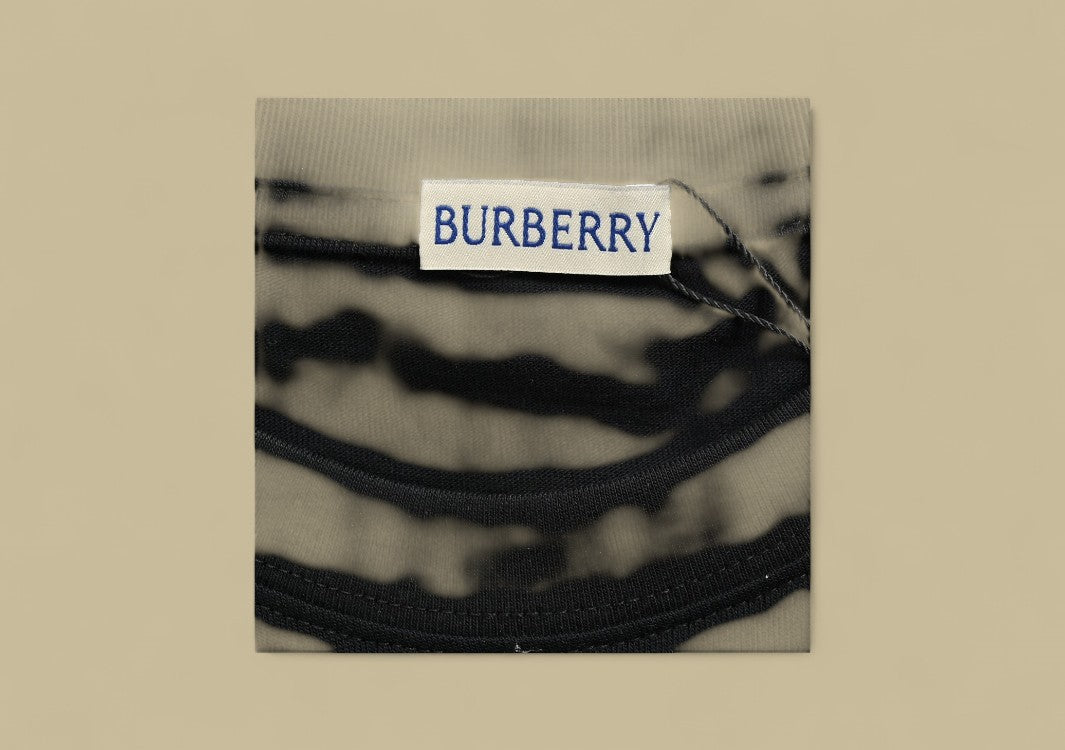 Burberry 24SS Chest Small Embroidery Knight Warhorse Logo T-Shirt – Black with Blue Detail