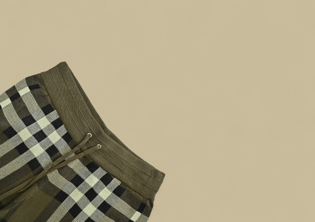 Burberry 24SS Classic Big Check Knit Shorts – Olive Green