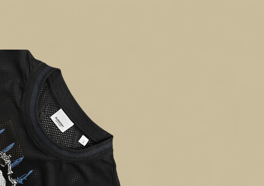 Burberry 24SS Mesh Gothic Graphic Logo T-Shirt – Black