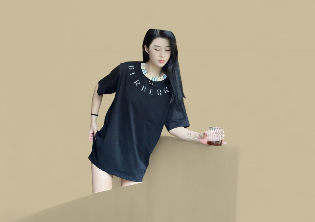Burberry 24SS Plaid Neckline Embroidery Logo T-Shirt – Black