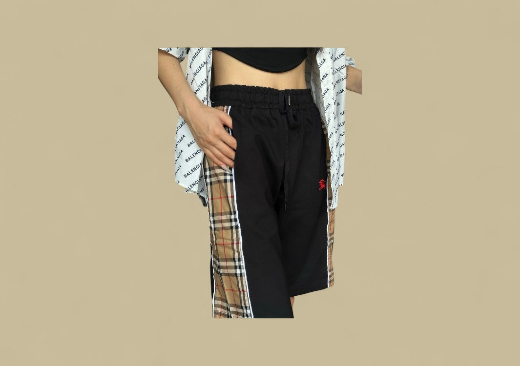 Burberry Embroidered Warhorse Logo Side Joint Plaid Shorts – Black
