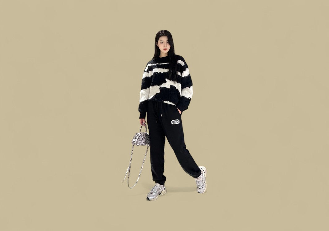 Dior 23FW Silver Embroidery Logo Sweatpants – Black