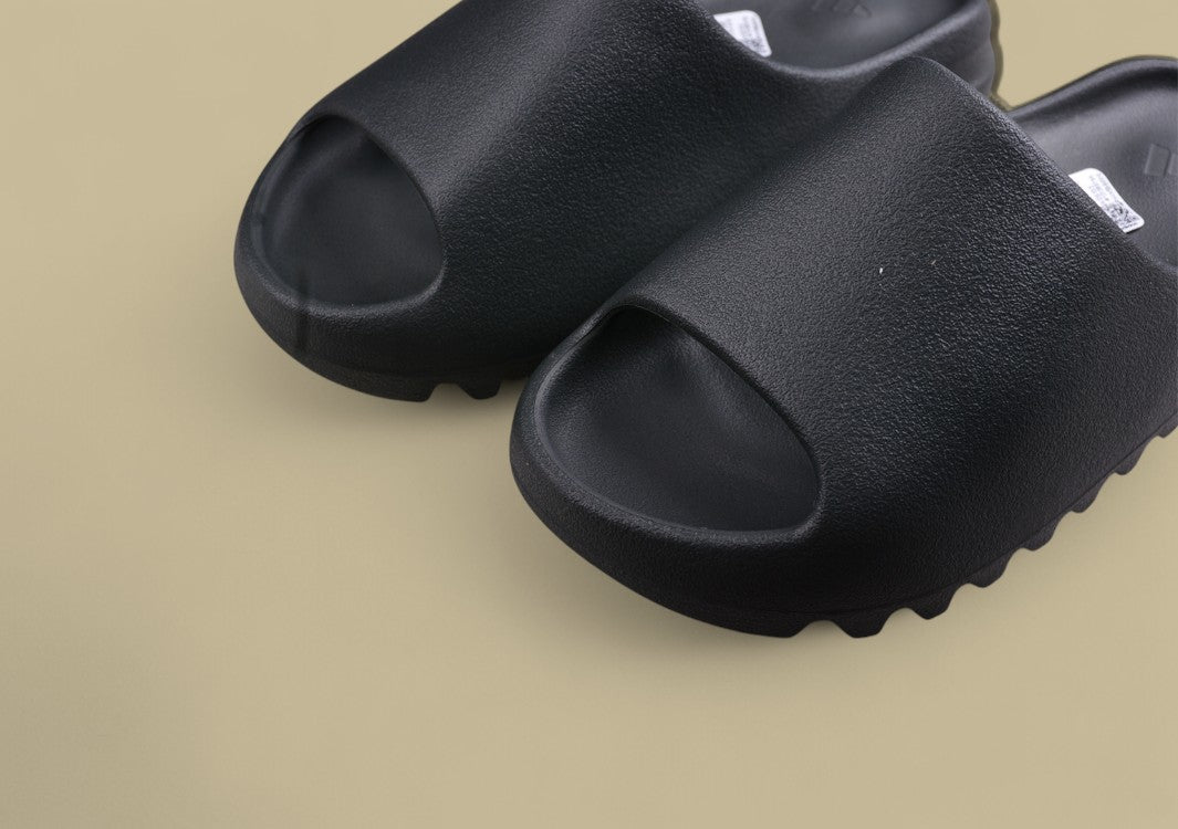 Kanye West x Yeezy Slide "Resin" Original Slip-On Sandals
