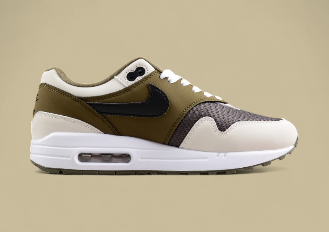 Nike Air Max 1 Sleek Retro Sneakers with Cushioning Tech